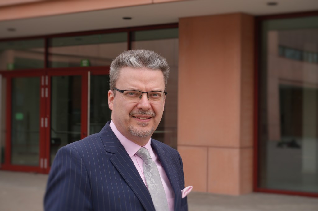 Herr Dr. Alexander Begert